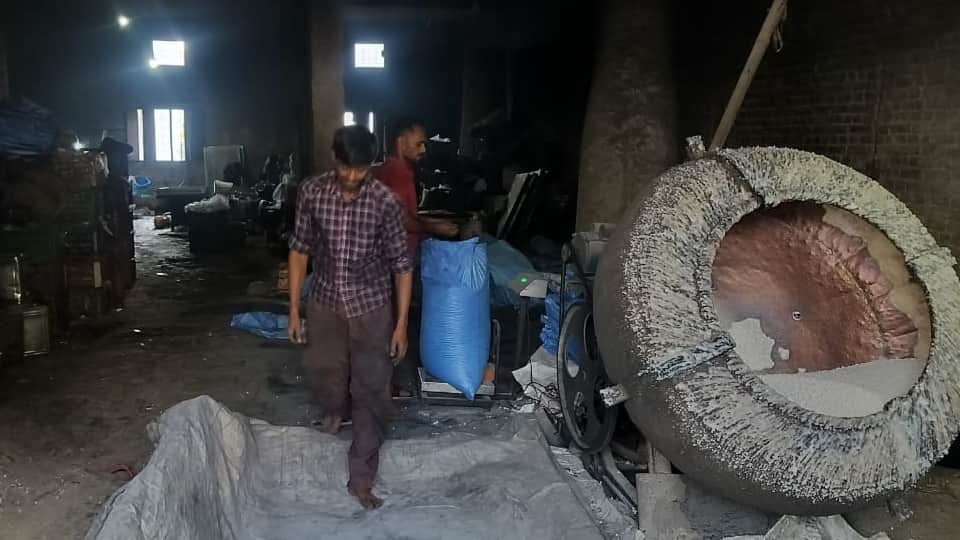 Roorkee News Raid on Shops Piran Kaliyar Dargah Prasad was adulterated Chemicals were being used