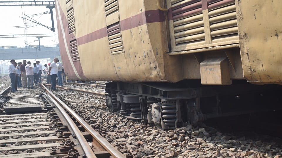Meerut: Two coaches of the train derailed, pulled by another engine, rail route disrupted for three hours