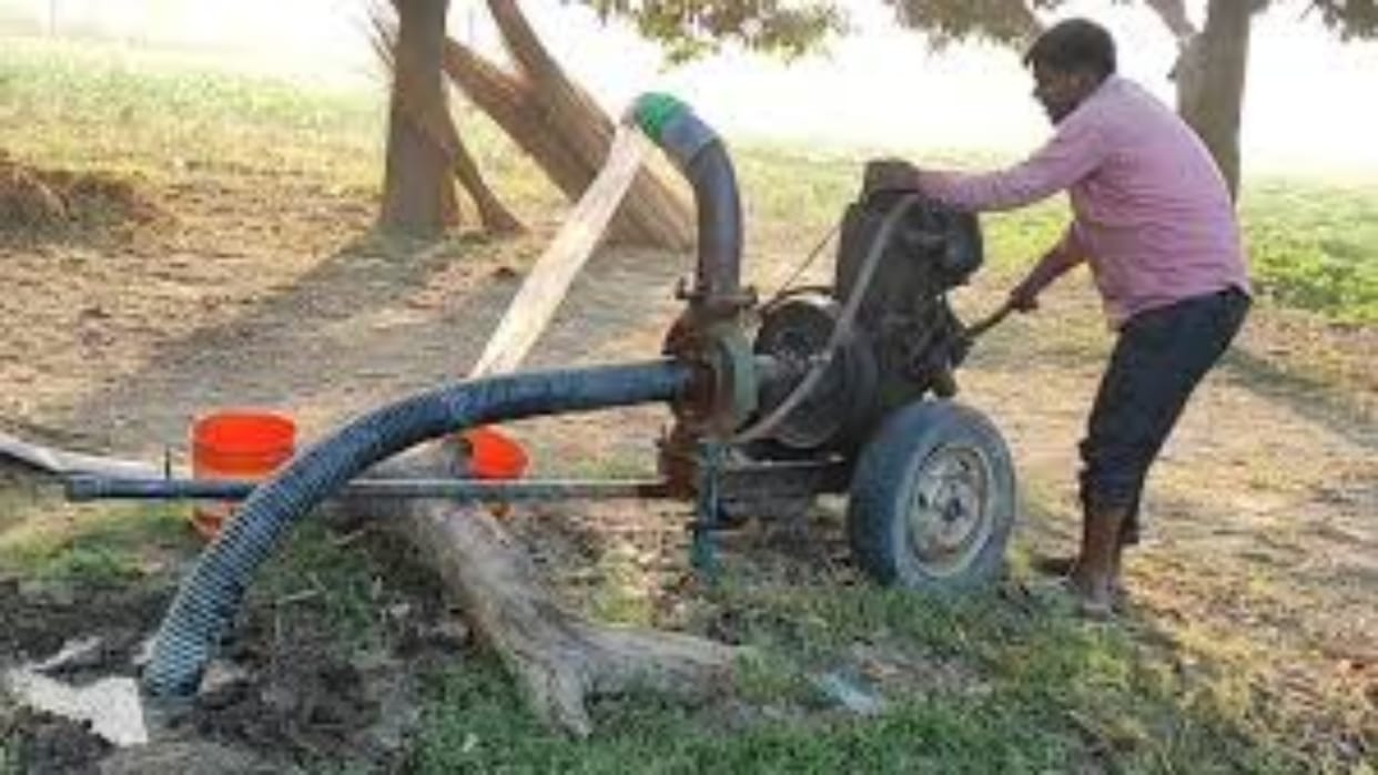 Kekri News: Farmer died while going to water the crop, handle hit his head while starting the water engine