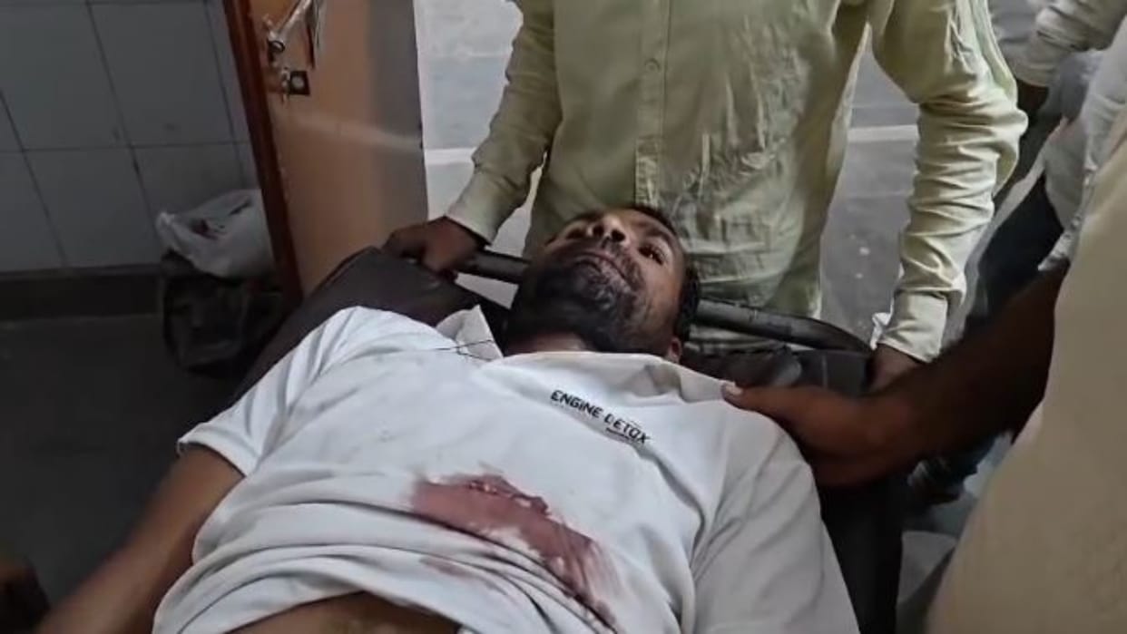 Alwar News: Masked miscreants attacked the car of an iron trader, the driver got shot in the firing