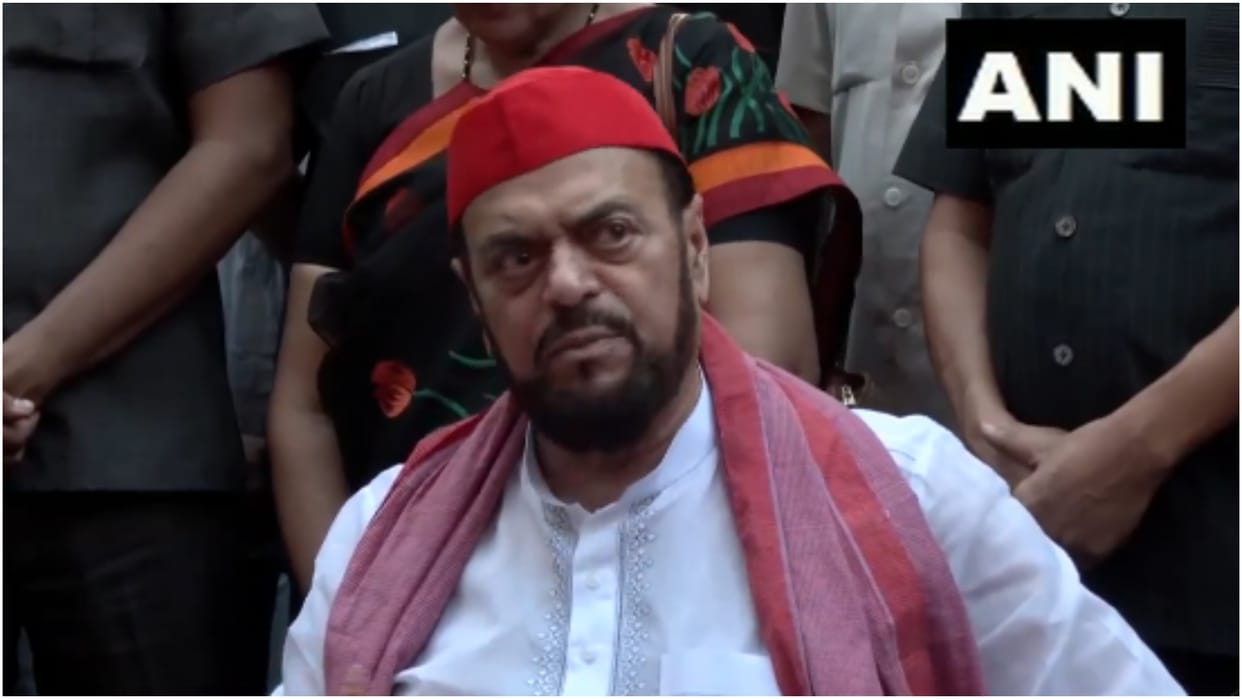 Abu Azmi appeared in Marine Drive Police Station in connection with case registered for comment on Aurangzeb