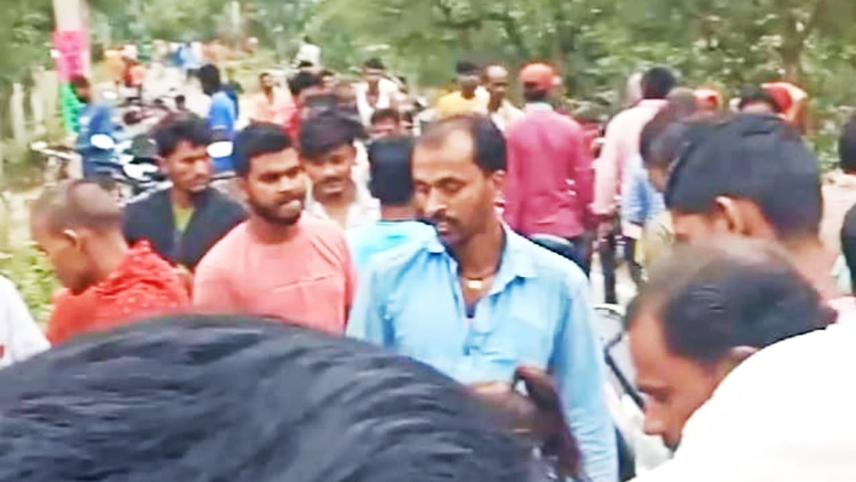 Samastipur News: Sensation spread after a girl's body was found under Jhajha bridge, police suspected murder