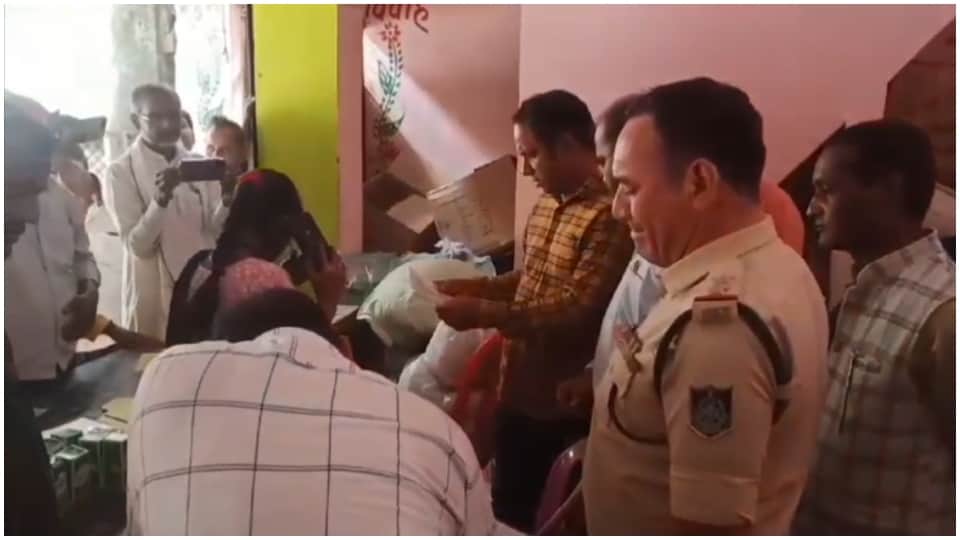 स्वास्थ्य विभाग की टीम ने की कार्रवाई।