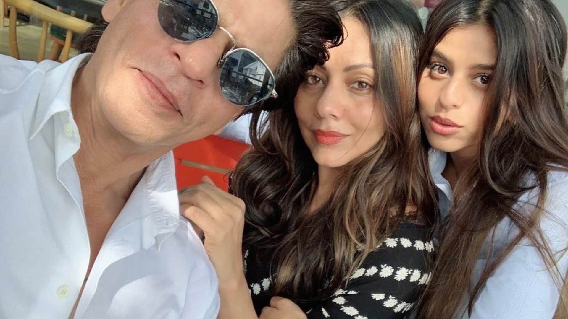 shah rukh khan wife gauri khan to organize grand party on actor 59 birthday invite 250 celebs decorates mannat
