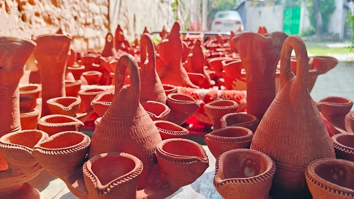 Light soil lamps on this Diwali potters houses will be illuminated
