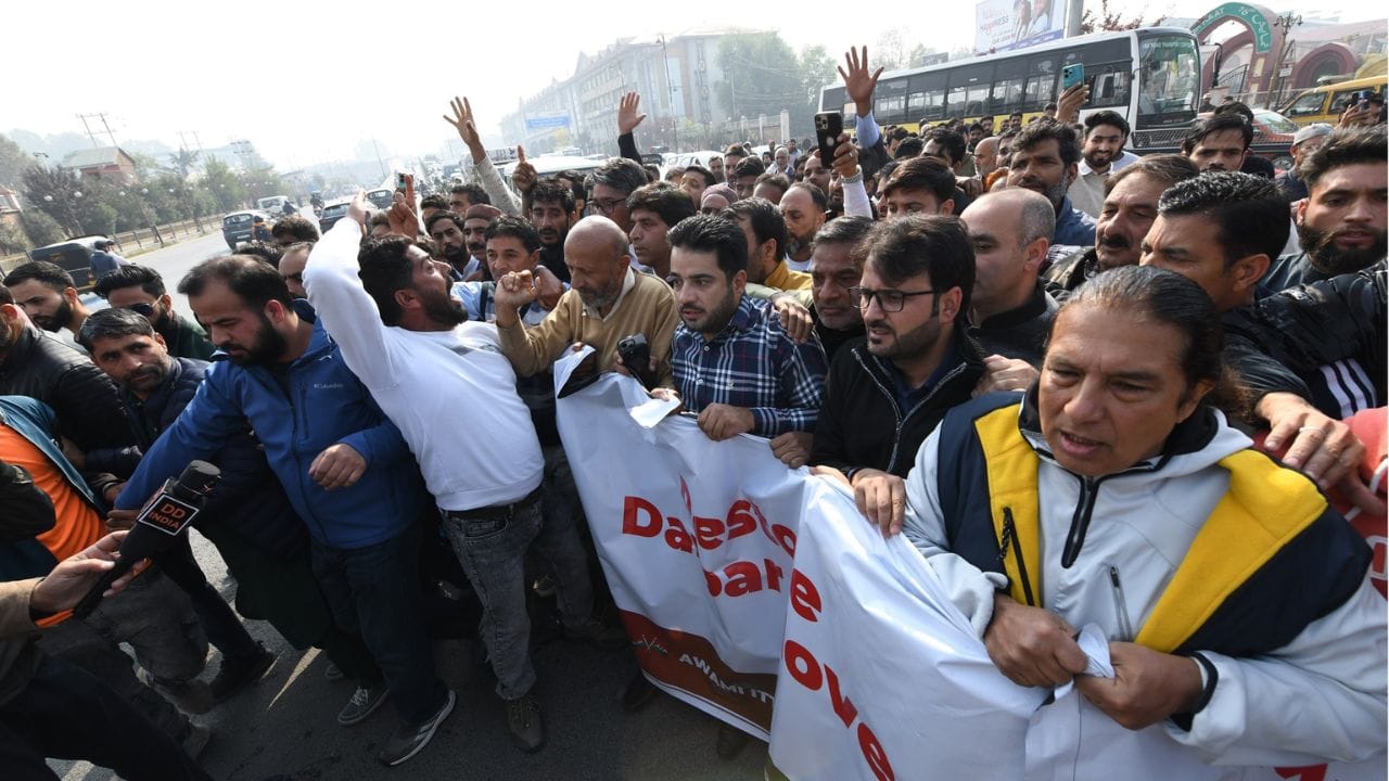 J&K News: Omar Abdullah given the title of 'Paltu Ram', Rashid's demonstration in Srinagar, demand for restora