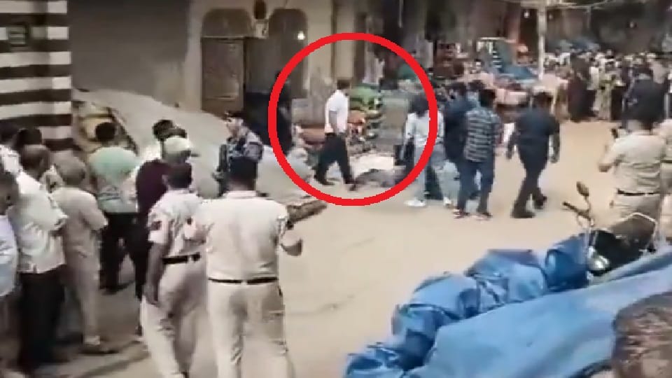 Congress leader Rahul Gandhi suddenly reached Delhi s Uttam Nagar