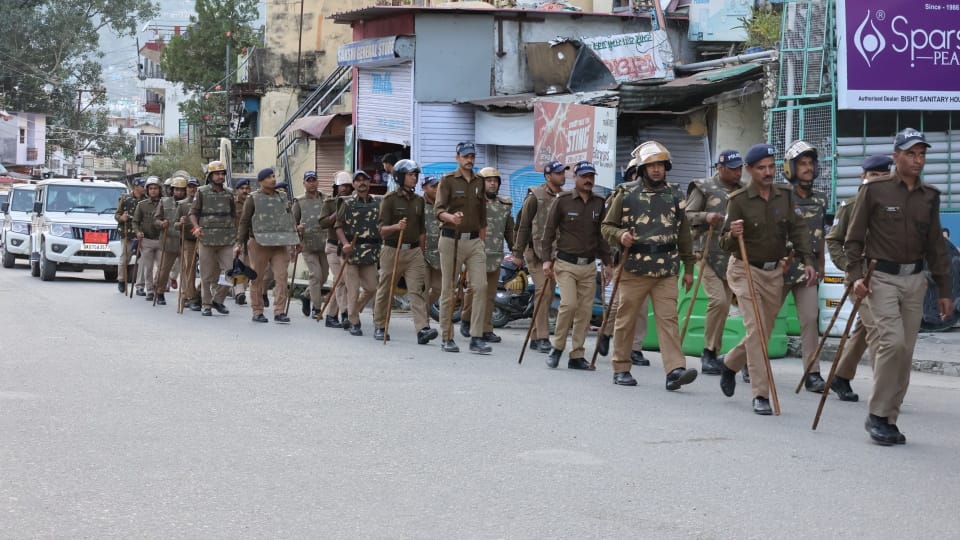 Uttarkashi Mosque Dispute Soldiers deployed police took out a flag march and appealed to maintain peace
