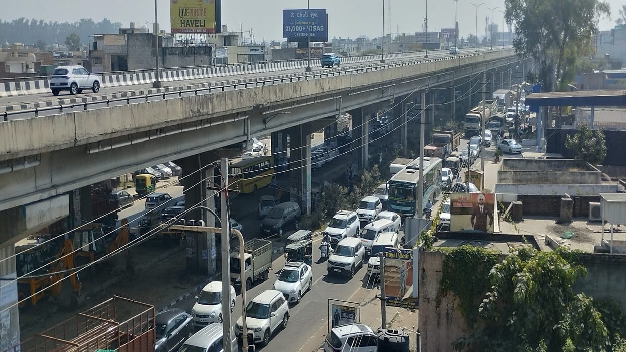 Traffic in Ambala affected due to jam by farmers in Punjab, police diverted routes for convenience