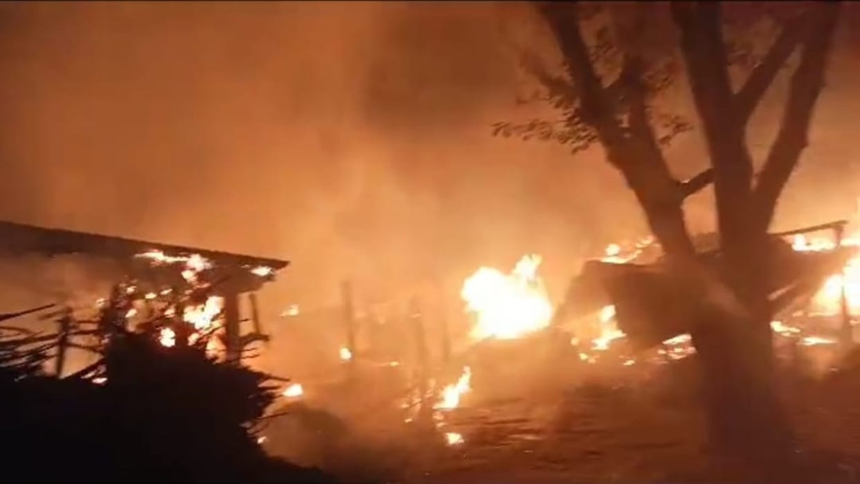 Vaishali News: 3 houses burnt to ashes in massive fire caused by electrical short circuit, loss of lakhs