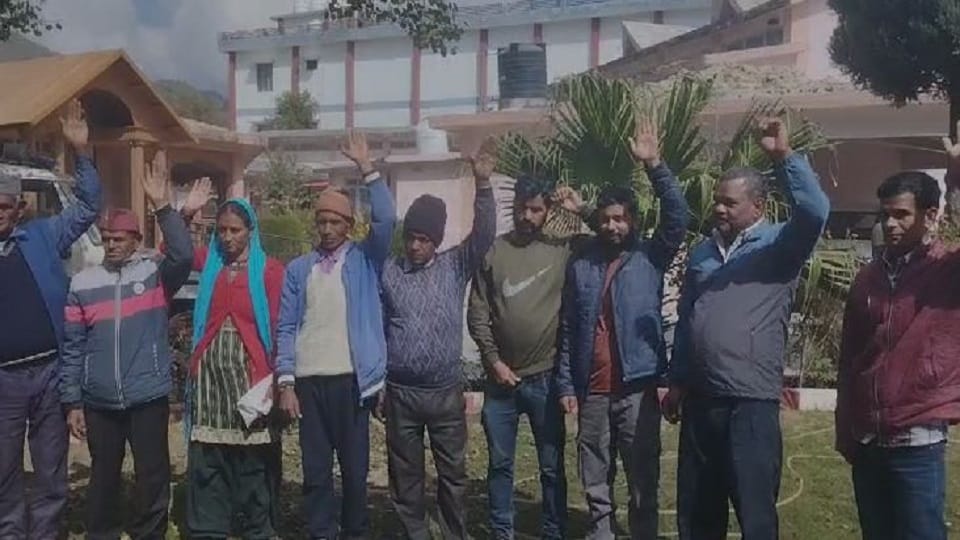 Disaster affected people demonstrated in the Collectorate demanding displacement in champawat