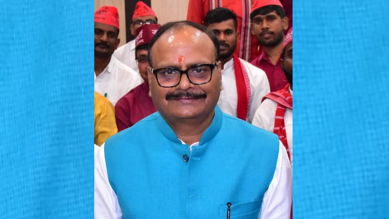 Deputy CM Brajesh Patahak comments on Akhilesh Yadav.