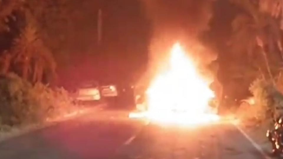 A moving car caught fire near Khanjarpur Gate on Hapur Road in Modinagar