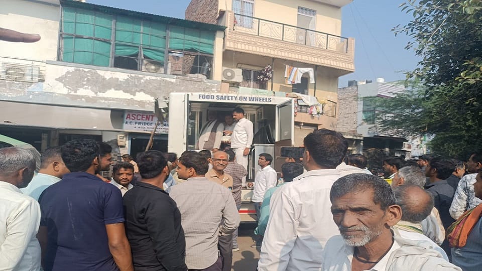 Big action by FSDA before Diwali 80 kg paneer and 50 kg khoya destroyed