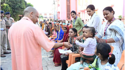 CM Yogi listened to people's problems in public darshan at Gorakhnath temple.