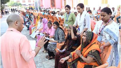 CM Yogi listened to people's problems in public darshan at Gorakhnath temple.