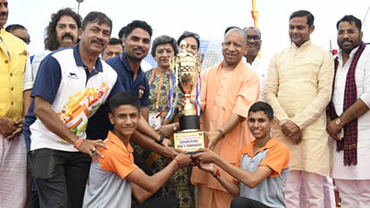 CM Yogi rewarded the winners at the conclusion of rowing competition in Gorakhpur.