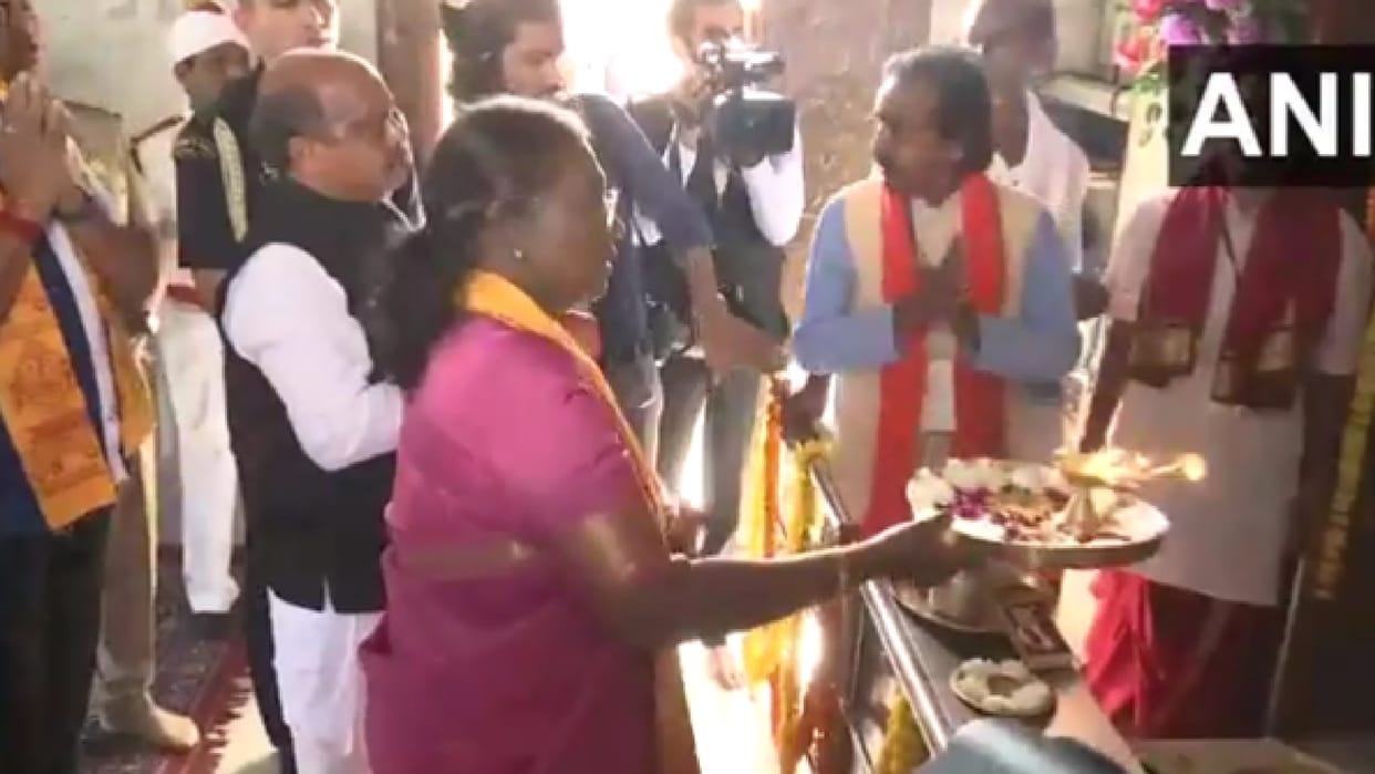 President Murmu offered prayers at Jagannath temple in Raipur, Governor and CM were also present
