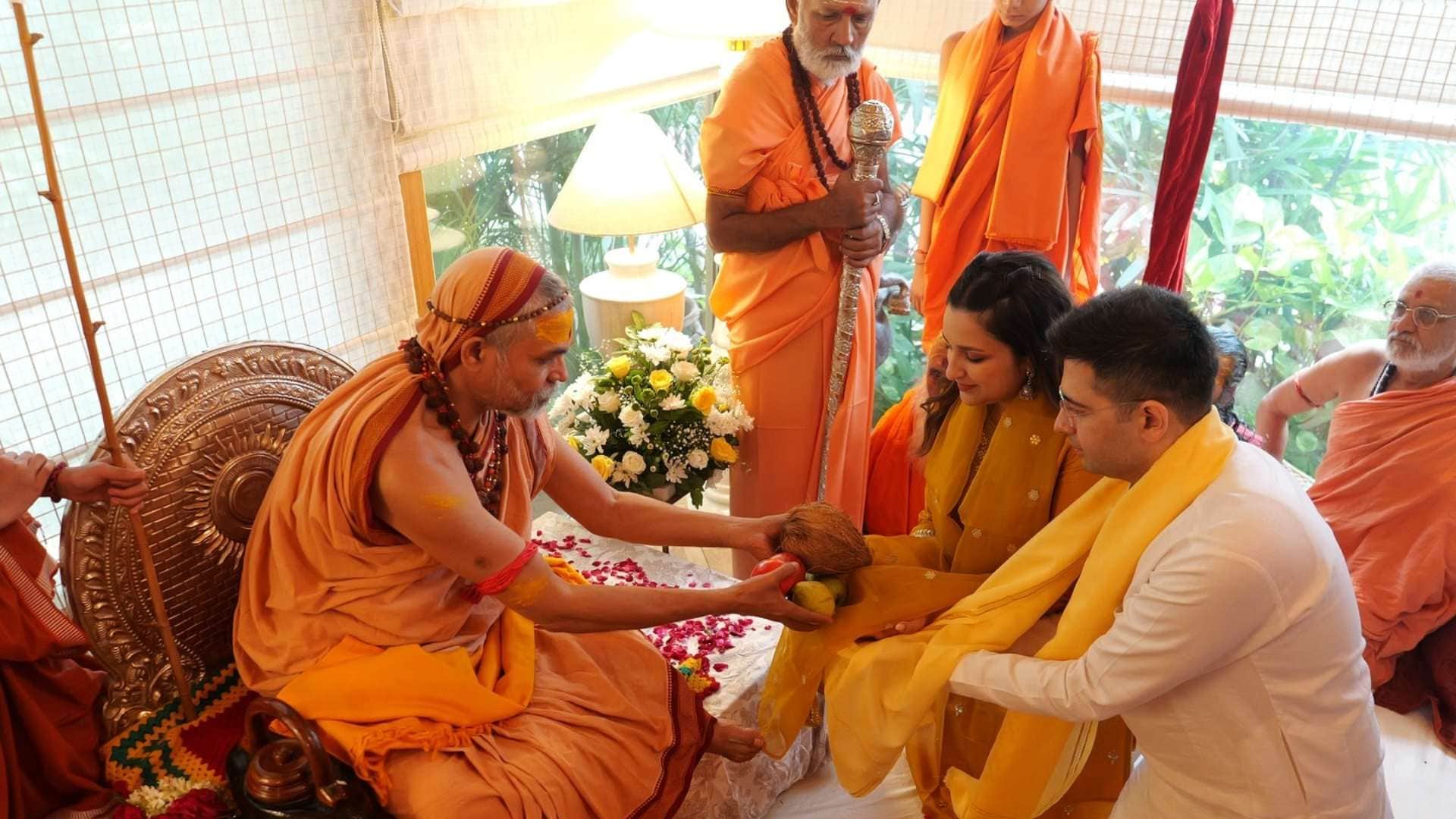 Jagadguru Shankaracharya arrived at Parineeti Chopra in laws house husband Raghav Chadha paid obeisance