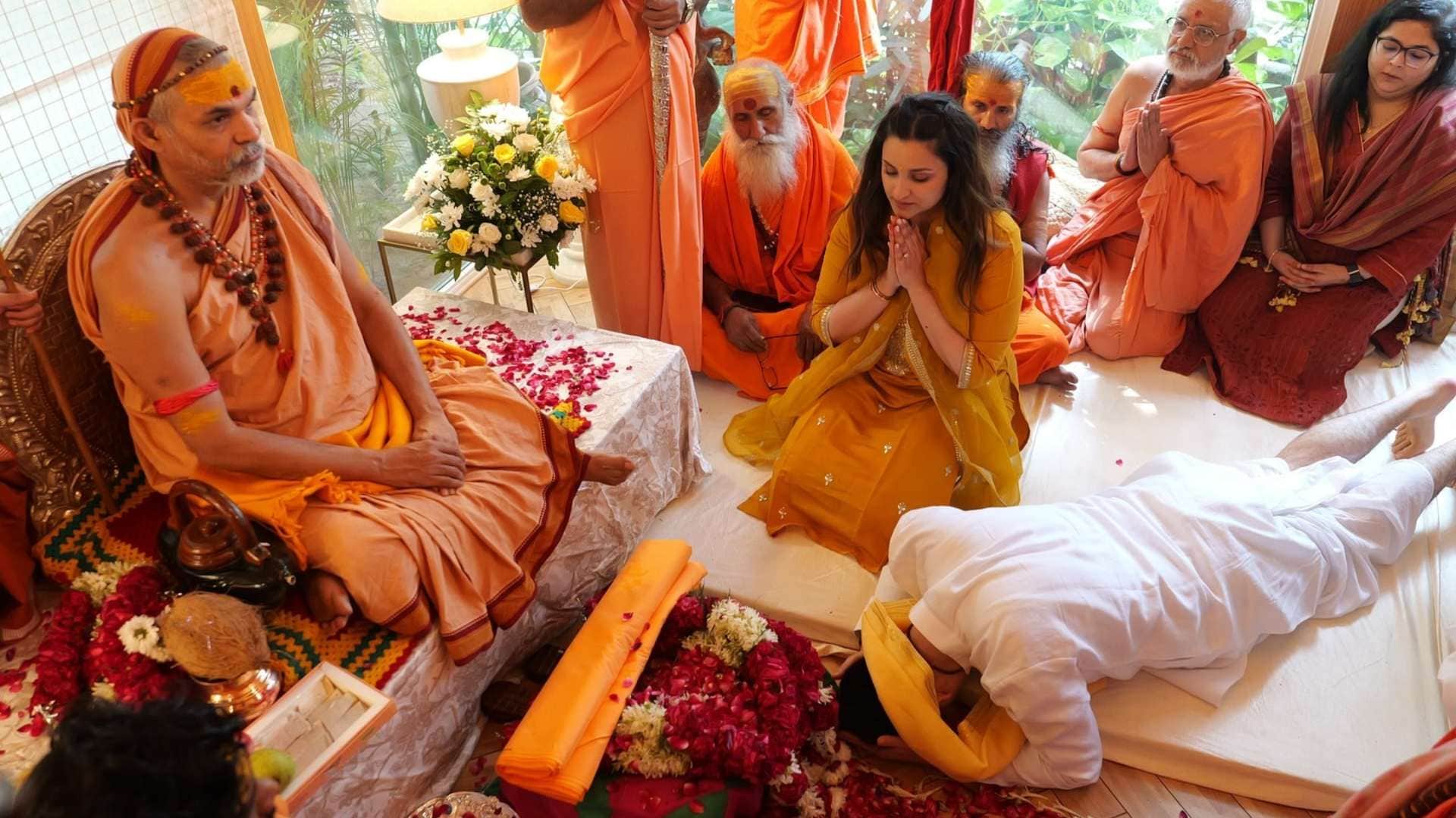 Jagadguru Shankaracharya arrived at Parineeti Chopra in laws house husband Raghav Chadha paid obeisance