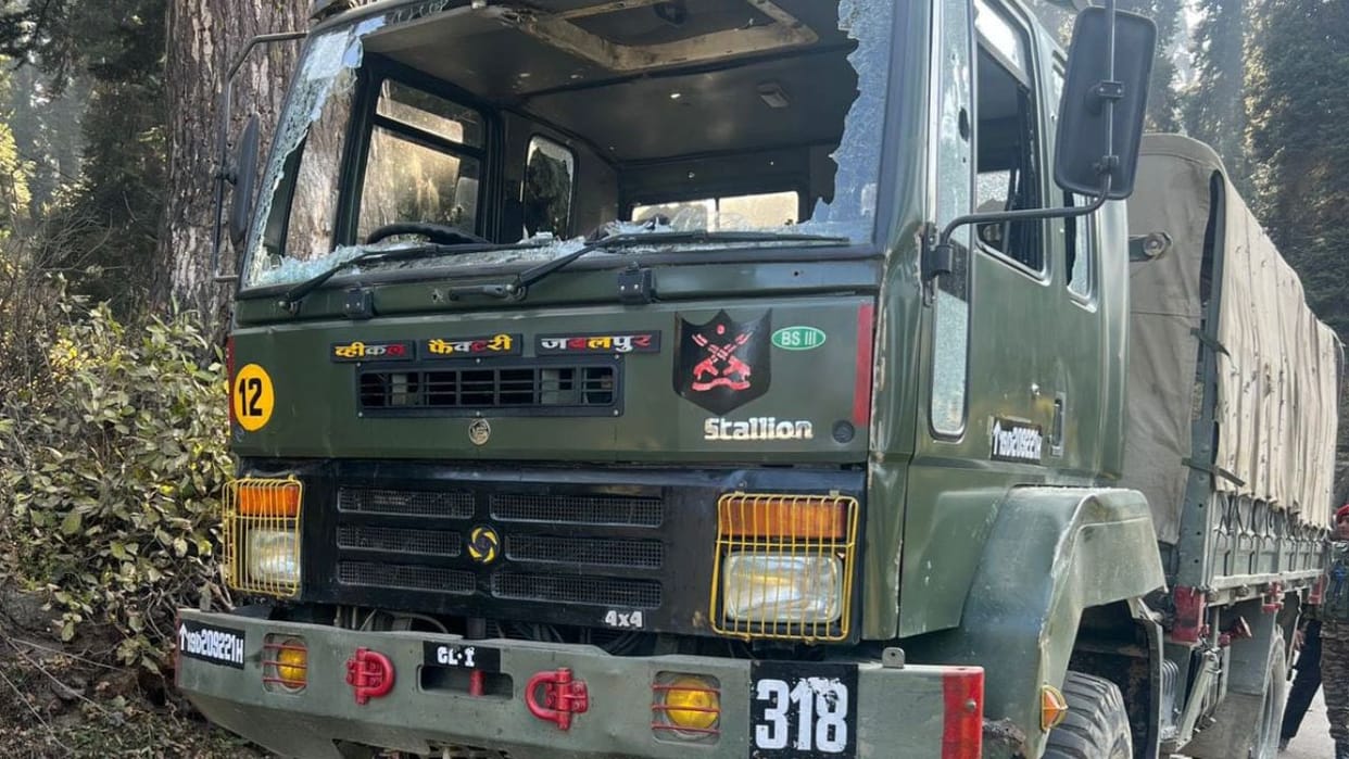 Kulgam Accident: Road accident in Kulgam, Jammu and Kashmir, eight army personnel injured, one dead