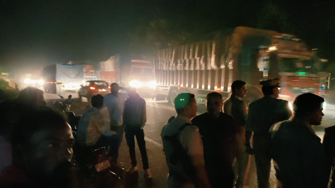 Woman dies in private clinic allegation of wrong injection family members create ruckus jam the highway