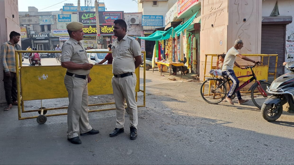 Kaithal: Due to crowd, movement of four wheelers stopped in the main market