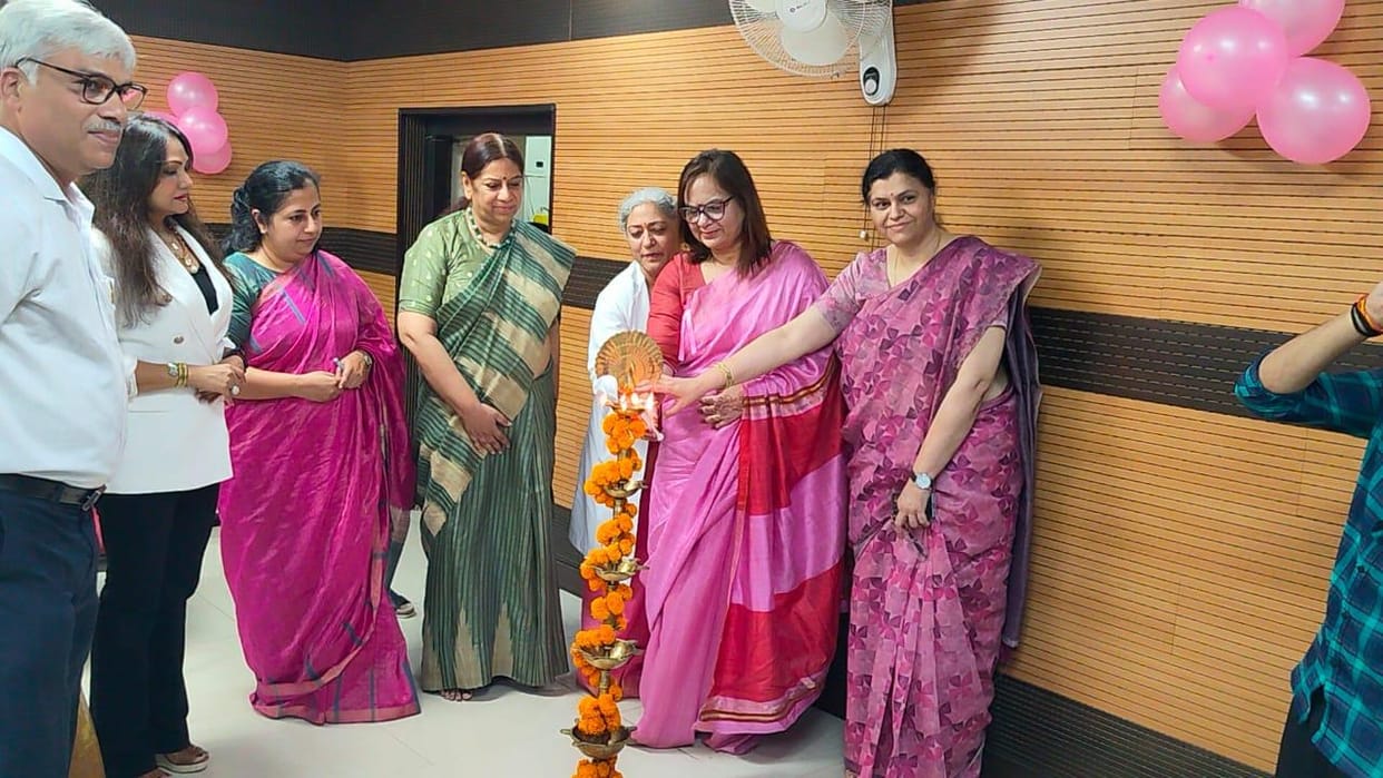Program held in KGMU in honor of women treated for breast cancer.