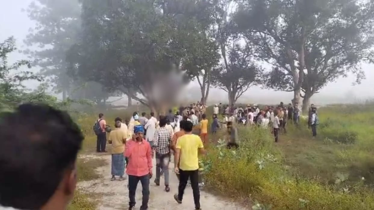 dead body of unknown youth found hanging from tree police investigating in bhadohi