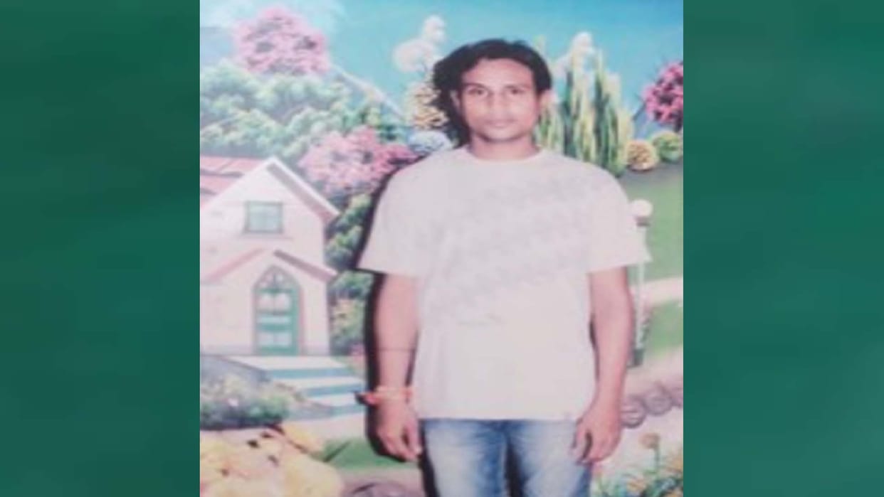 Banda: Beat his wife and threw her out of the house, then hanged himself to death