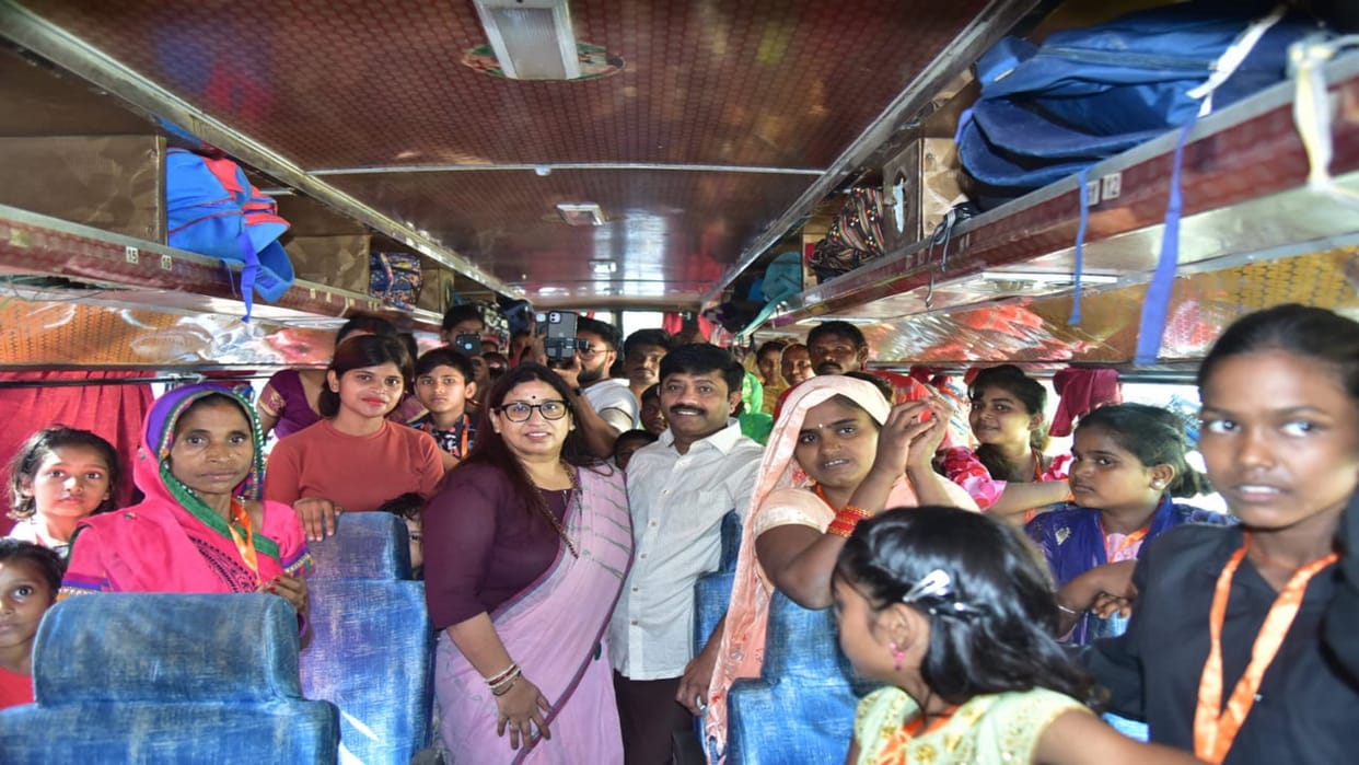 Minister Nandi took poor children from Vande Bharat to Lucknow, children traveled for the first time