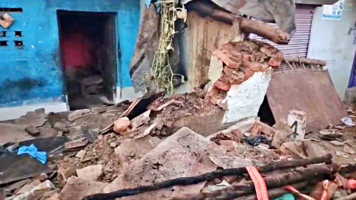 Hurt by demolition of their house in Panna father and daughter attempted suicide