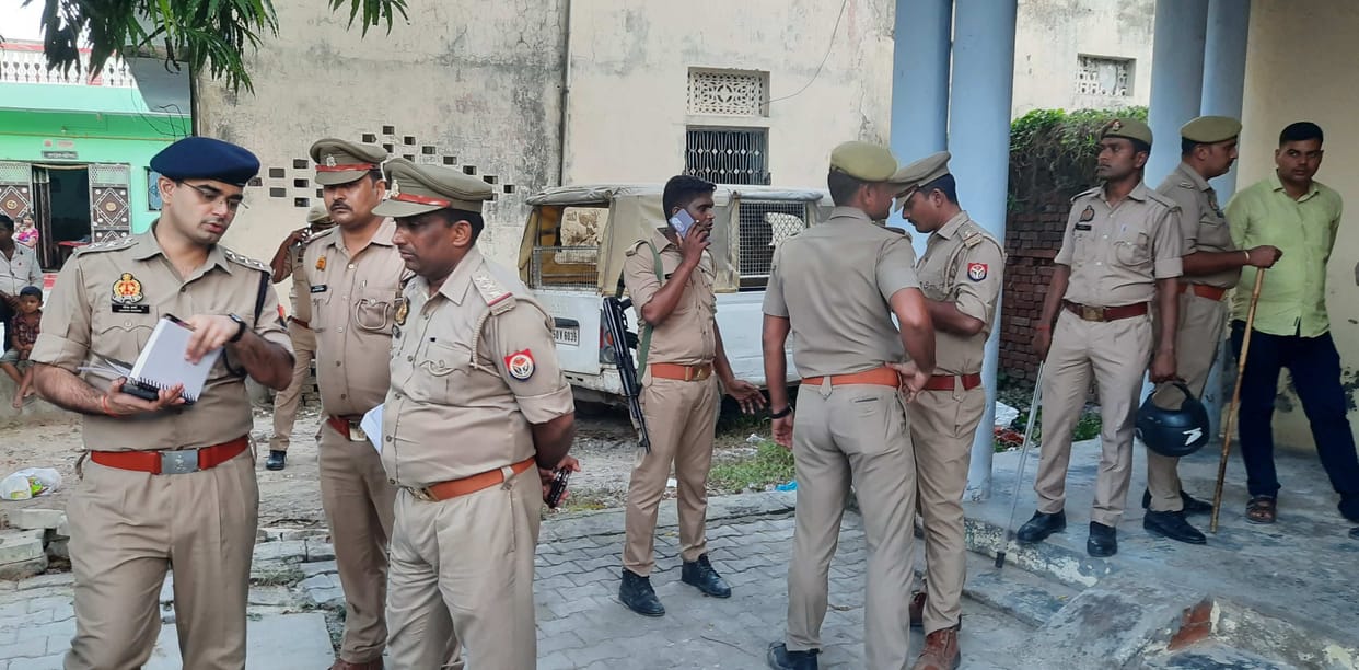 Young man murdered stabbing scissors in azamgarh Unruly man attacked family dispute going on 20 years