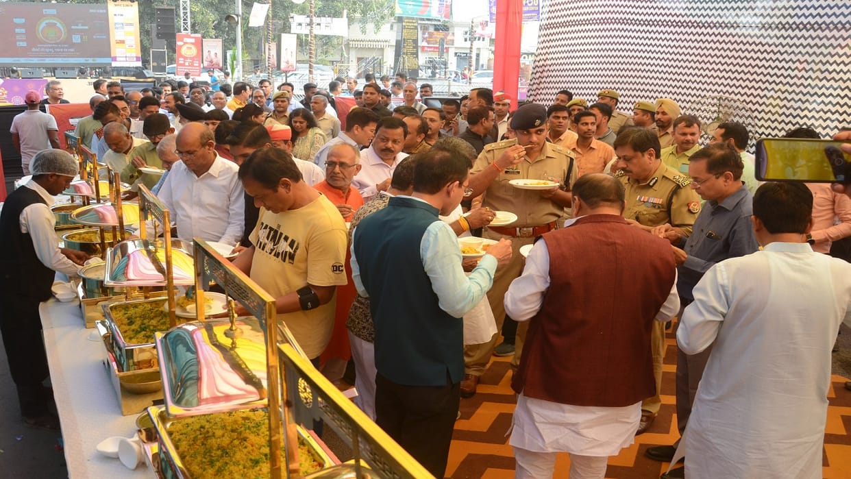 Bareilly gave the message of harmony Amar ujala Sadbhavna Pulao was distributed at 52 places