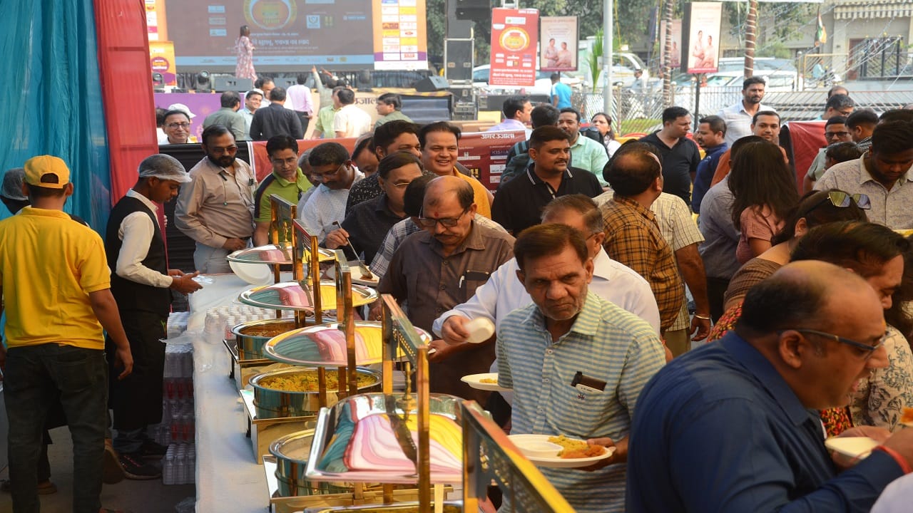 Bareilly gave the message of harmony Amar ujala Sadbhavna Pulao was distributed at 52 places