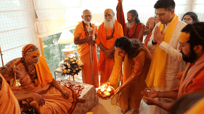 Swami Avimukteshwaranand reached residence of AAP MP Raghav Chadha in delhi