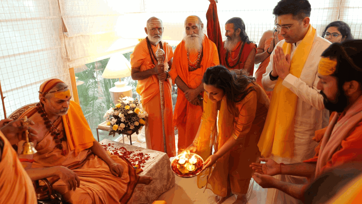 Swami Avimukteshwaranand reached residence of AAP MP Raghav Chadha in delhi