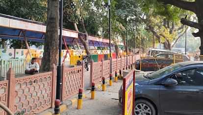 Moradabad: Vending zones are ready in the city, yet business is being done on the footpath