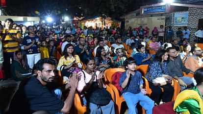 Amar Ujala Carnival: The sky of Prayagraj lit up with the music of small stars