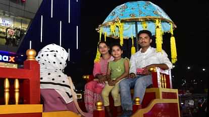 Amar Ujala Carnival: The sky of Prayagraj lit up with the music of small stars