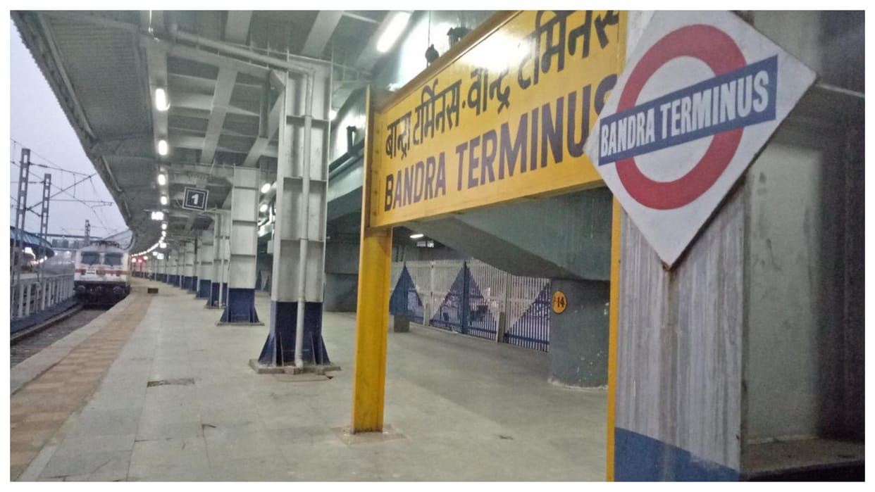 maharashtra bandra terminus stampede due to rush many injured updates