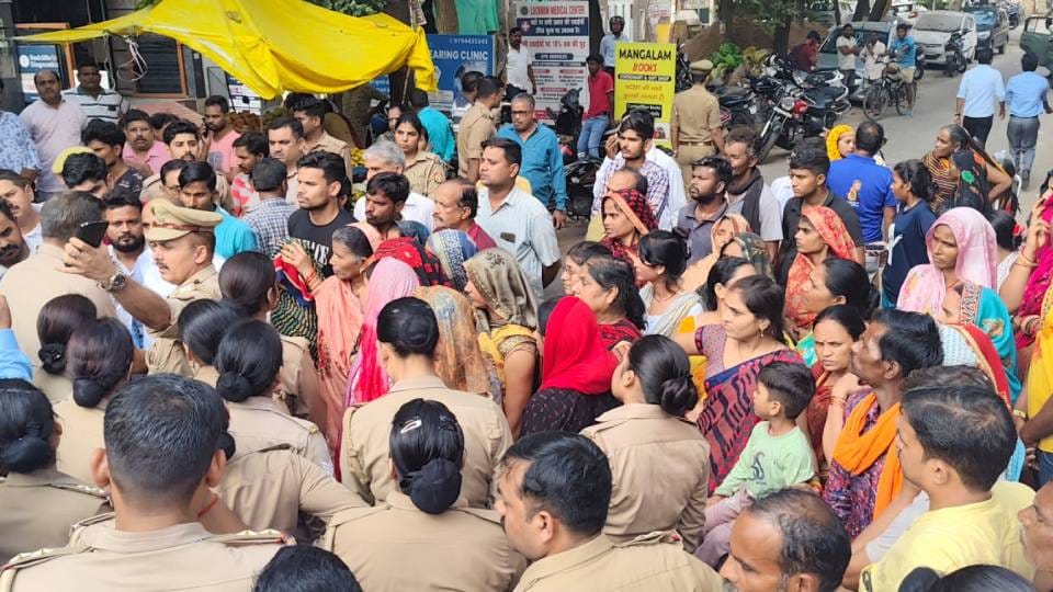 angry crowd came out to surround Minister residence road In case of man death in police custody police stopped