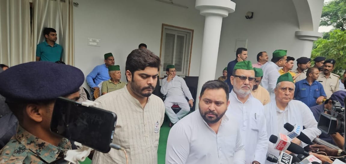 Bihar News: Tejashwi Yadav ignored Giriraj Singh, made big allegations on Nitish Kumar, RJD, JDU, Bihar News