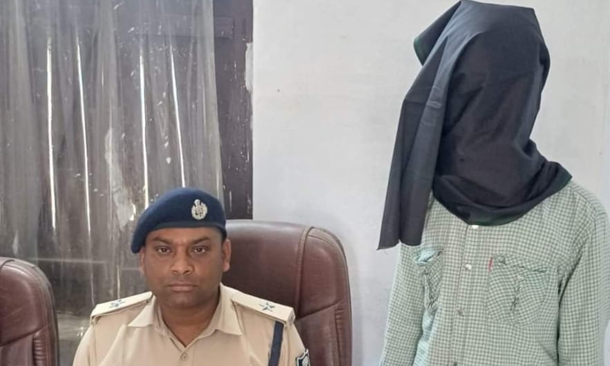 Bihar News: Police arrested the criminal who demanded extortion of Rs 10 lakh from a woman in Darbhanga.