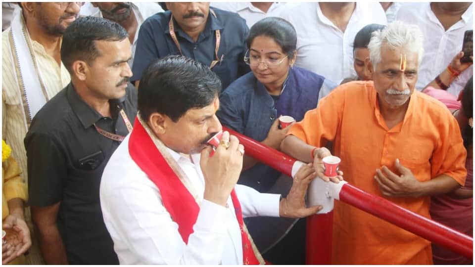 MP News: CM Mohan Yadav Makes Adrak Wali Chai On Chitrakoot Visit With Wife Seema Yadav See Photos