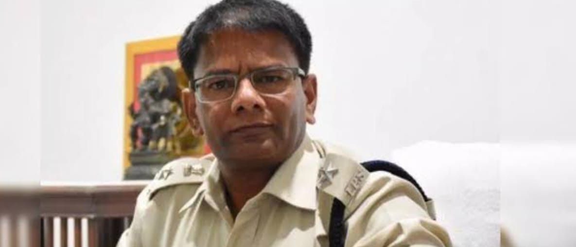 Indore: Narcotics DIG's car hit, driver files case