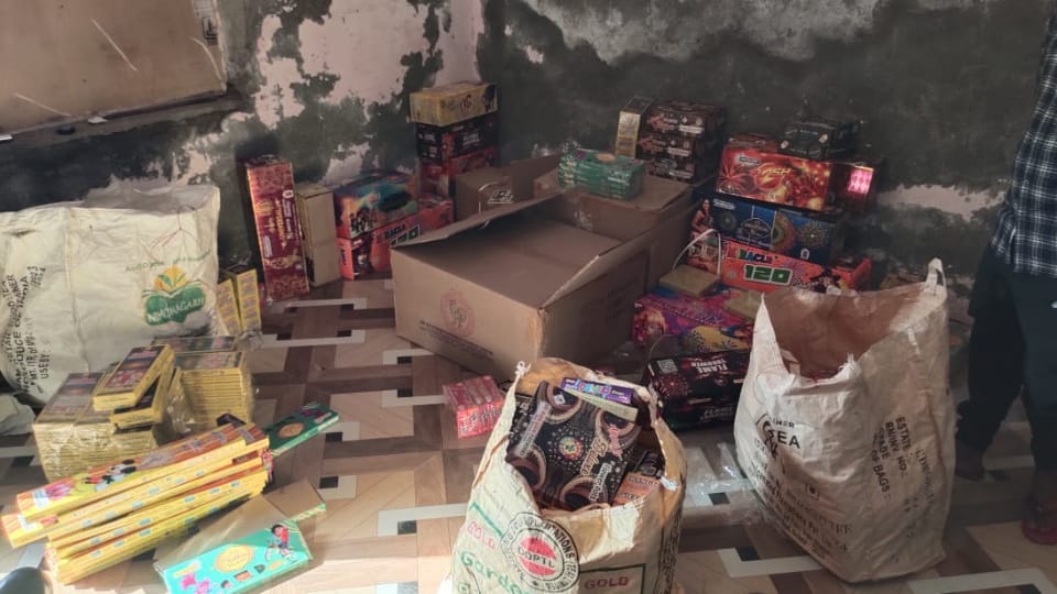 One quintal of firecrackers found from home in Charkhi Dadri