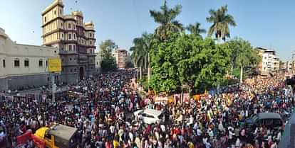Indore: बस, ट्रेन से लेकर बाजारों तक भीड़, दीपावली के पहले आए संडे पर लोगों ने खूब की खरीदारी Indore: Crowd from bus, train to markets, people did a lot of shopping on the Sunday before Diwali.