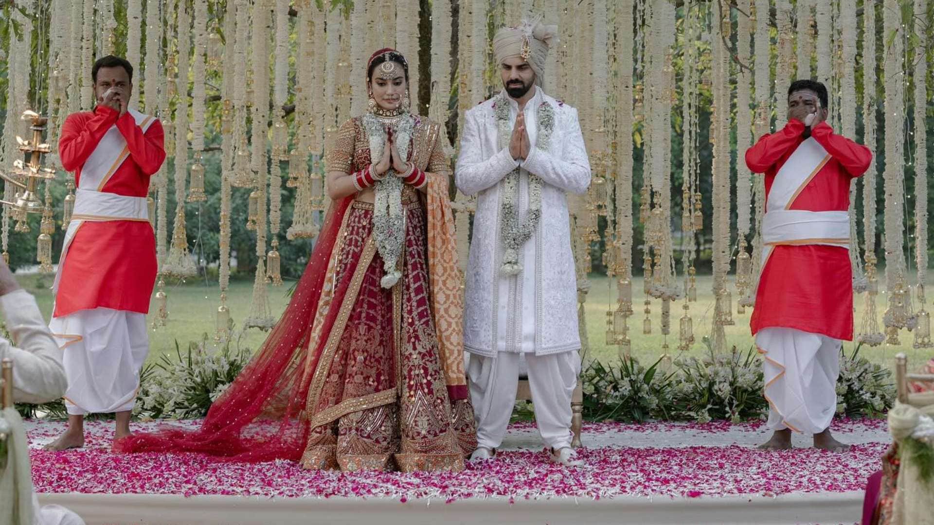 Bridal Lehenga Buying Tips for Wedding Know Things to Keep in Mind Dulhan Ka Lehenga Kaisa Hona Chahiye