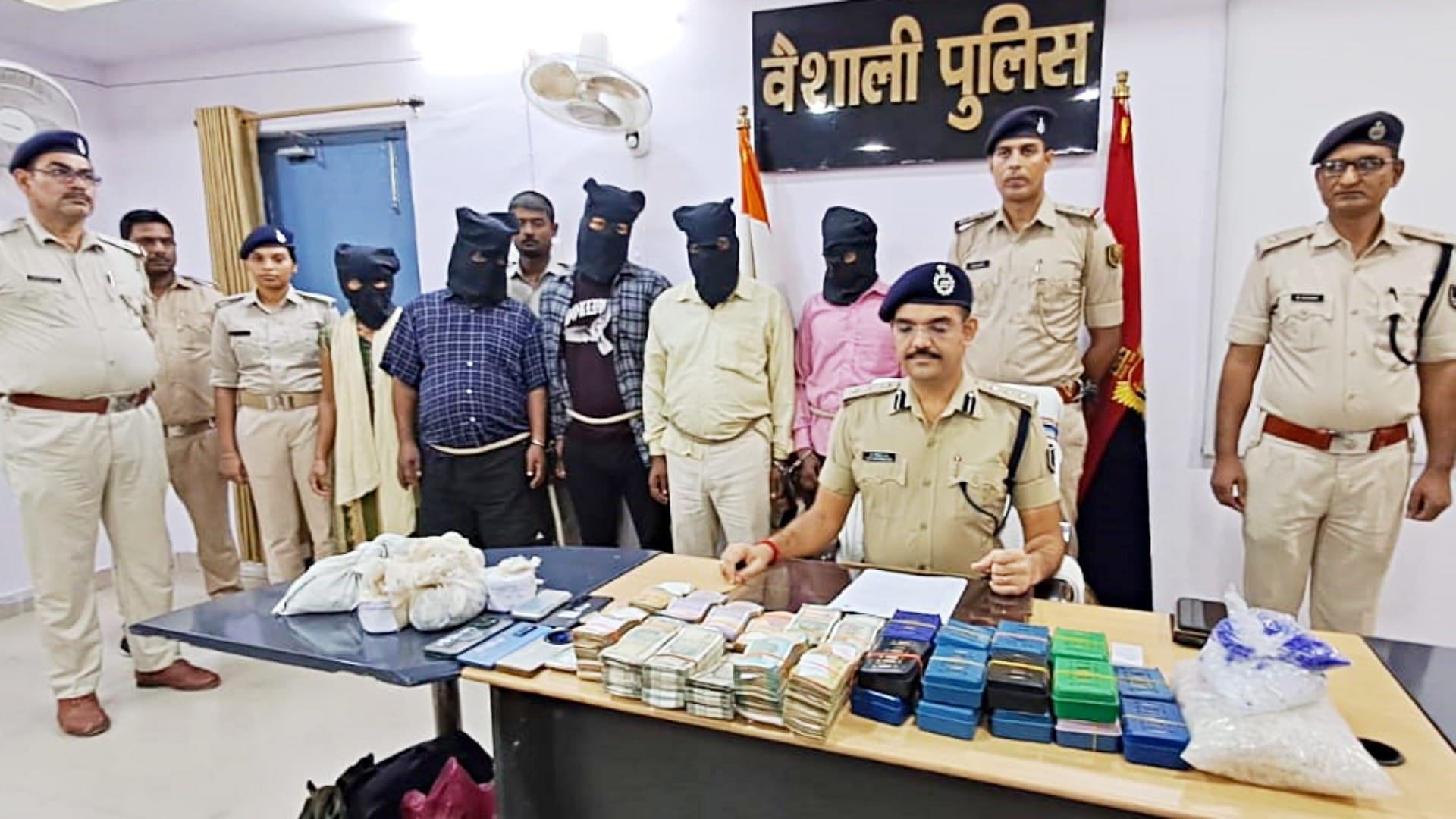 Vaishali News: One kg smack and Rs 13 lakh cash recovered 5 people including 2 suppliers from Mizoram arrested